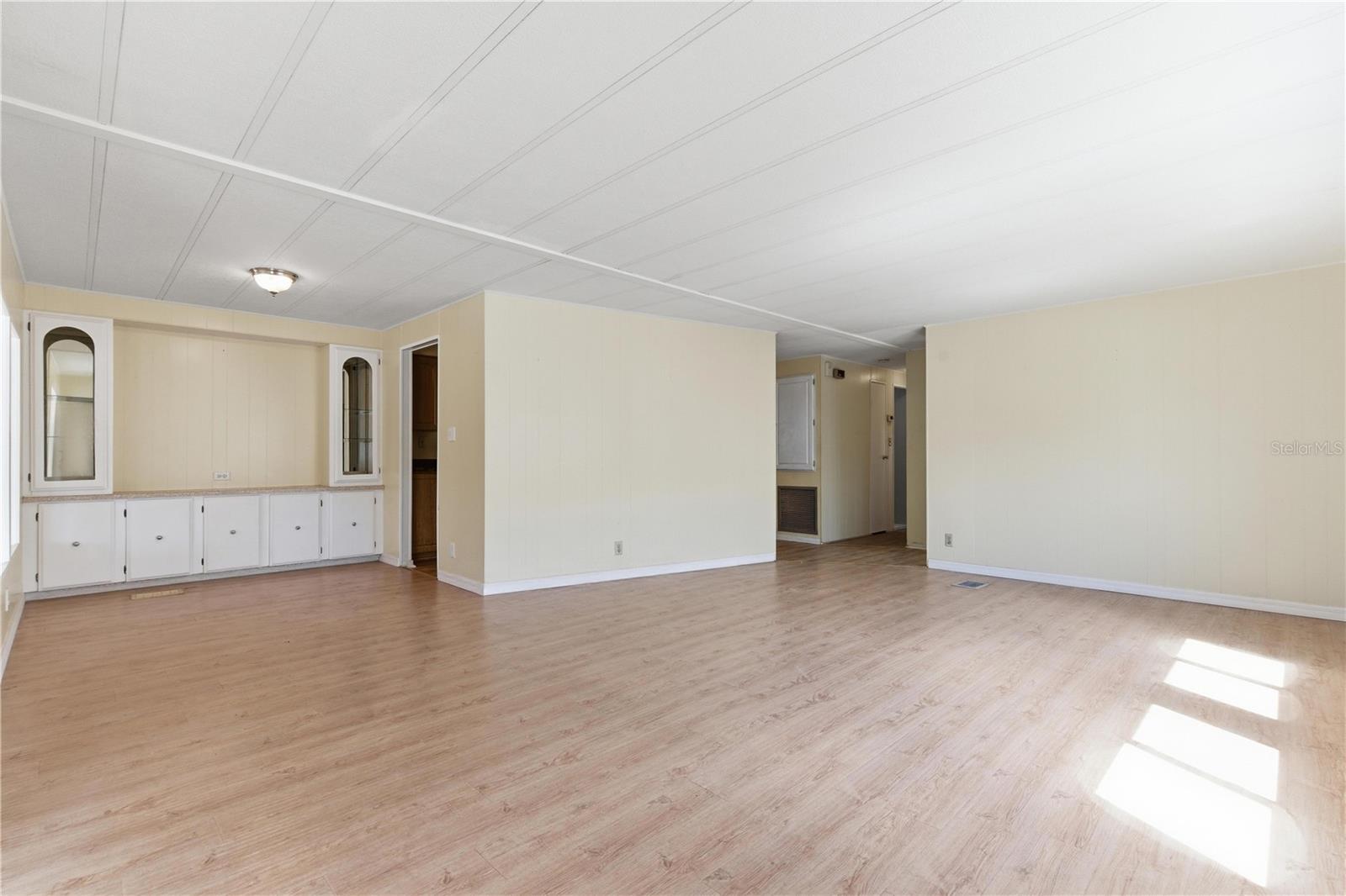 PALM LAKE ESTATES - Residential