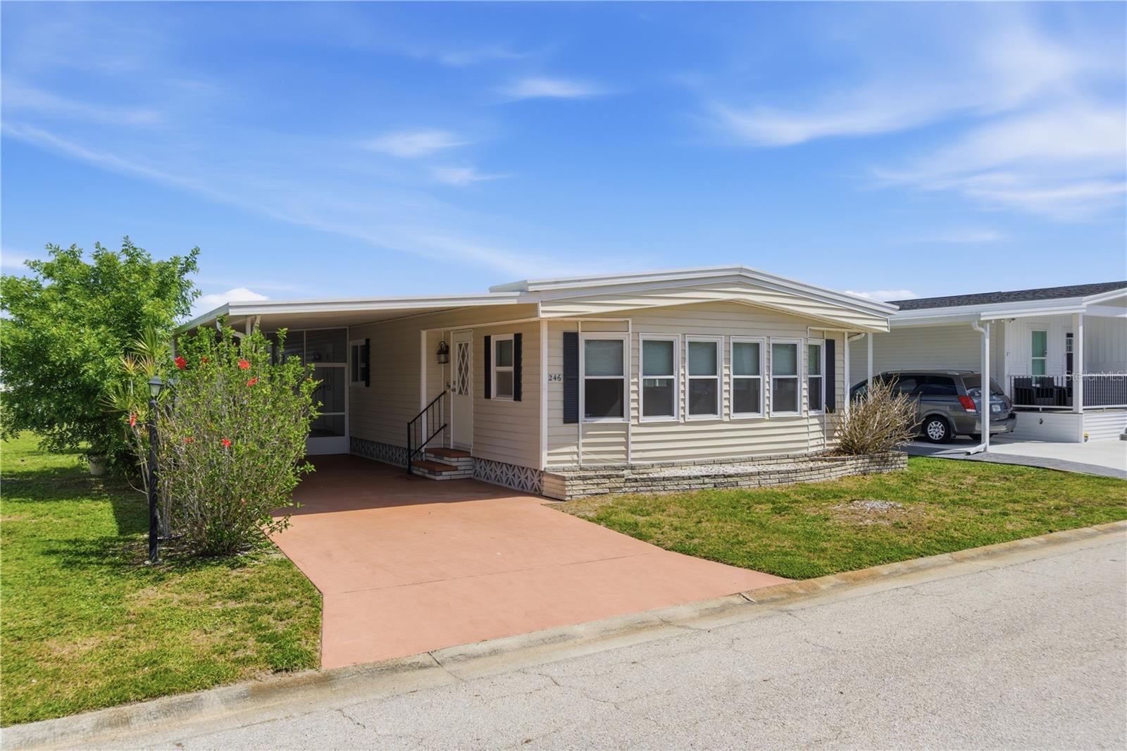 PALM LAKE ESTATES - Residential