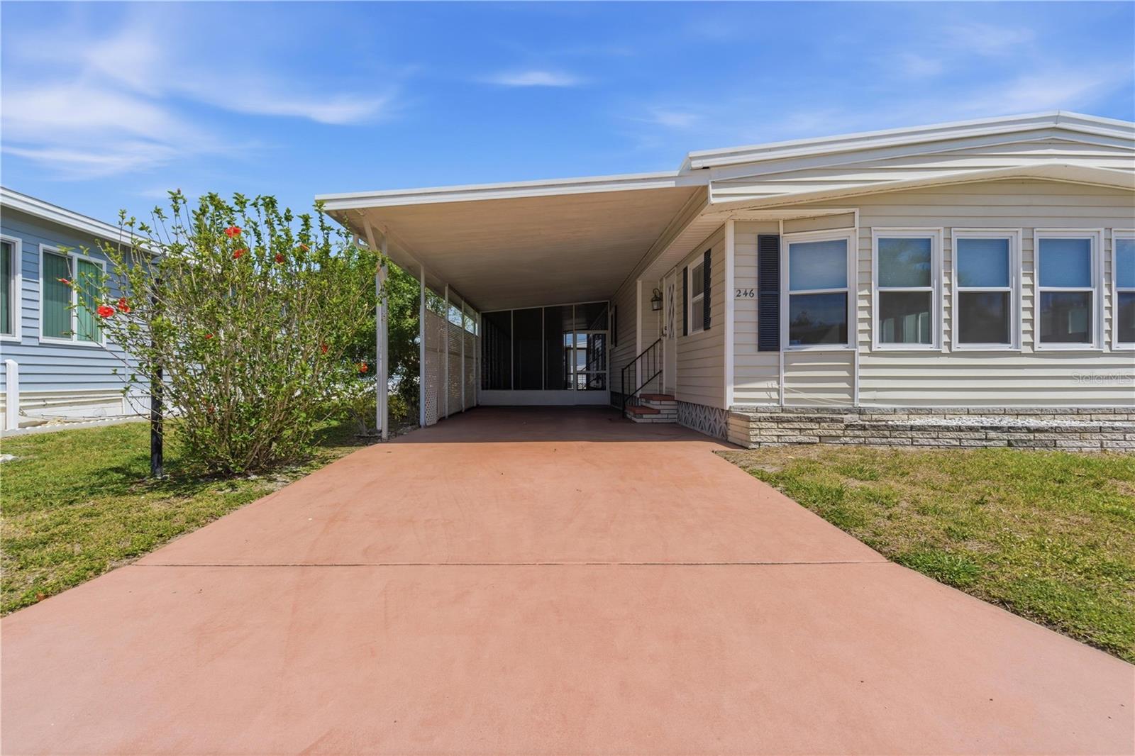 PALM LAKE ESTATES - Residential