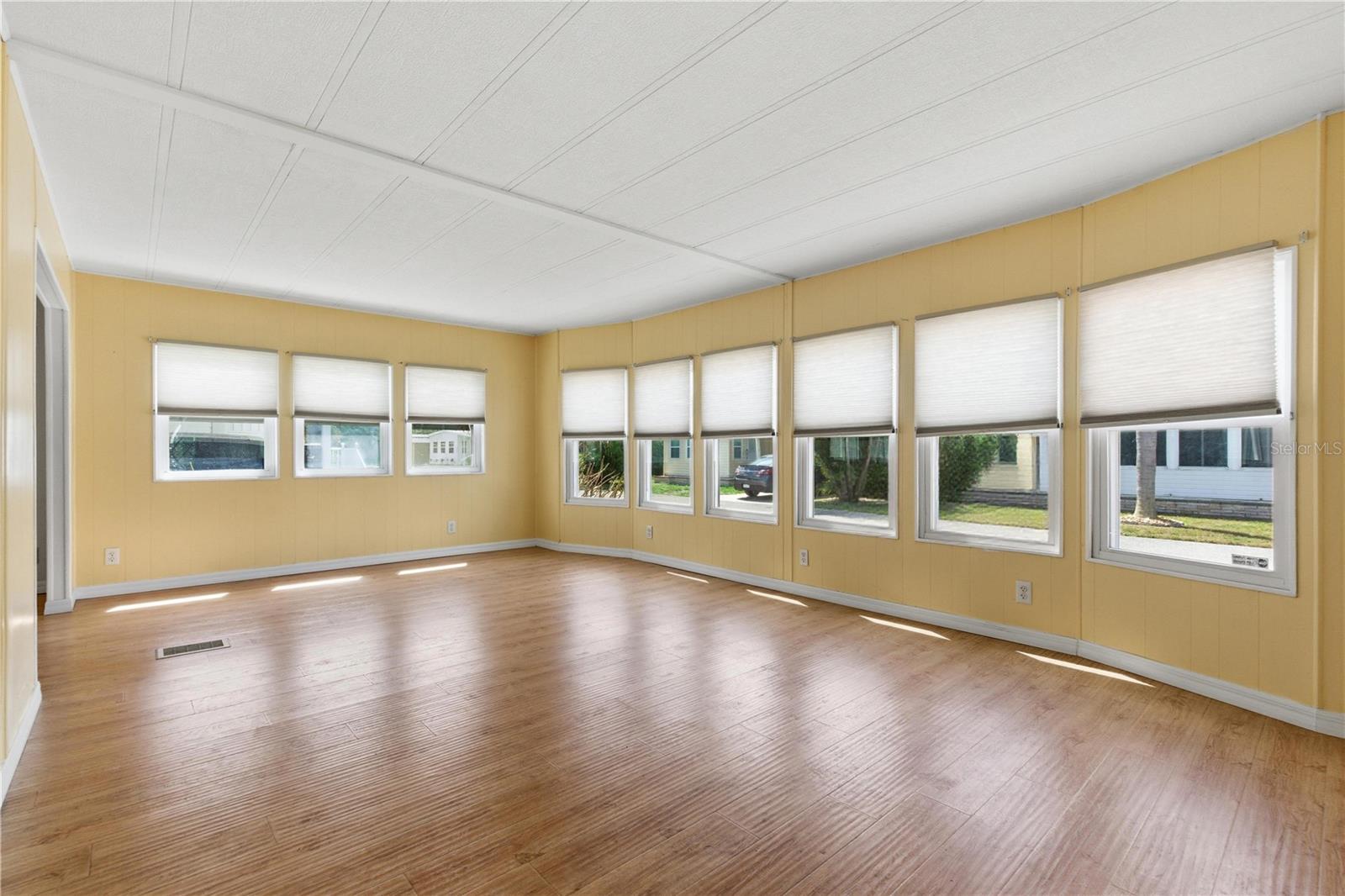 PALM LAKE ESTATES - Residential