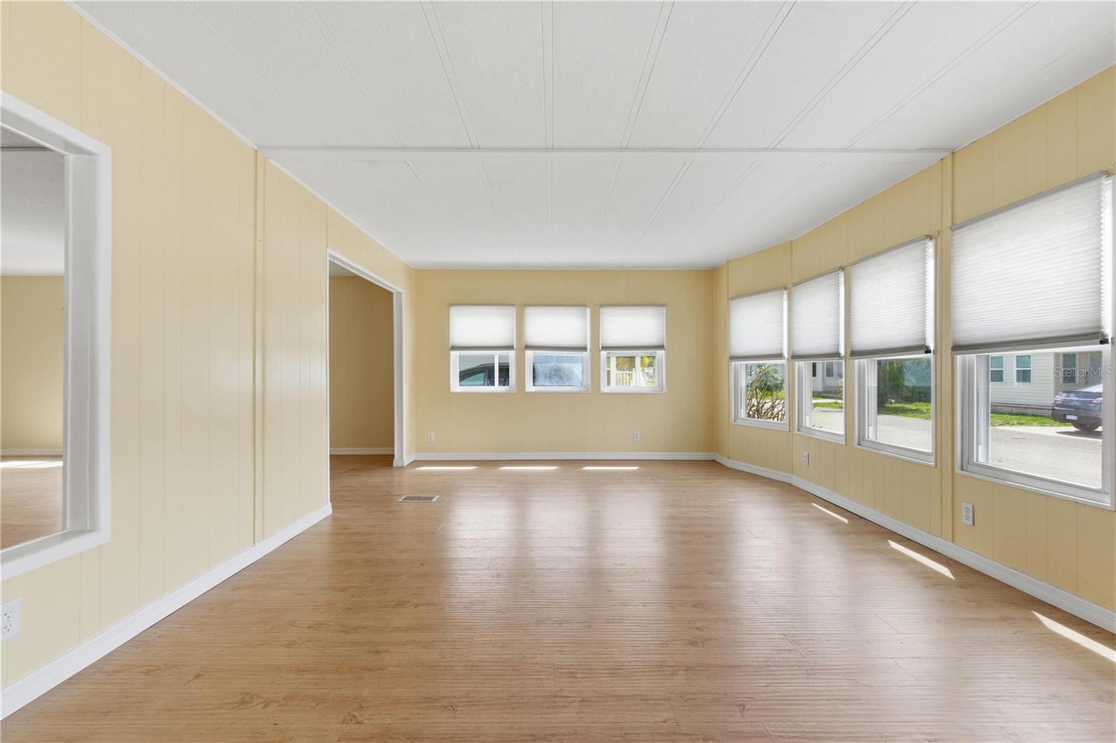 PALM LAKE ESTATES - Residential