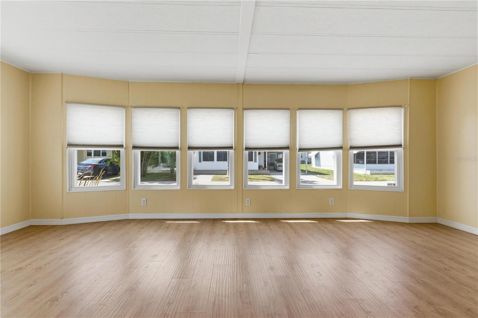 PALM LAKE ESTATES - Residential