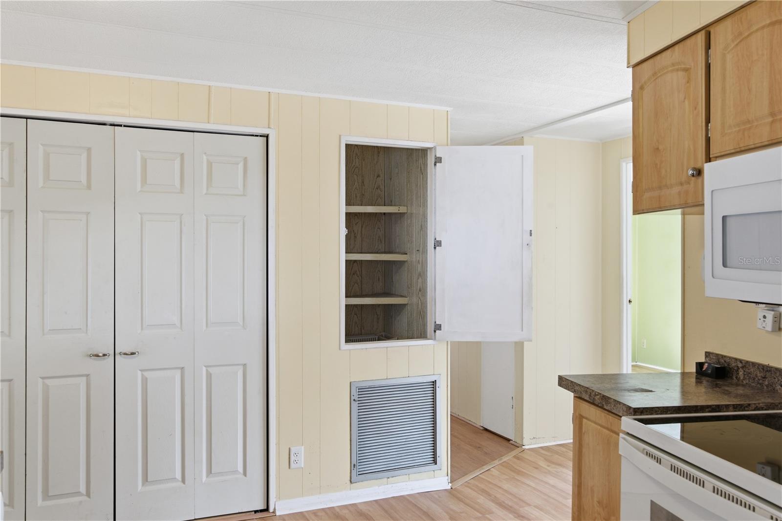 PALM LAKE ESTATES - Residential