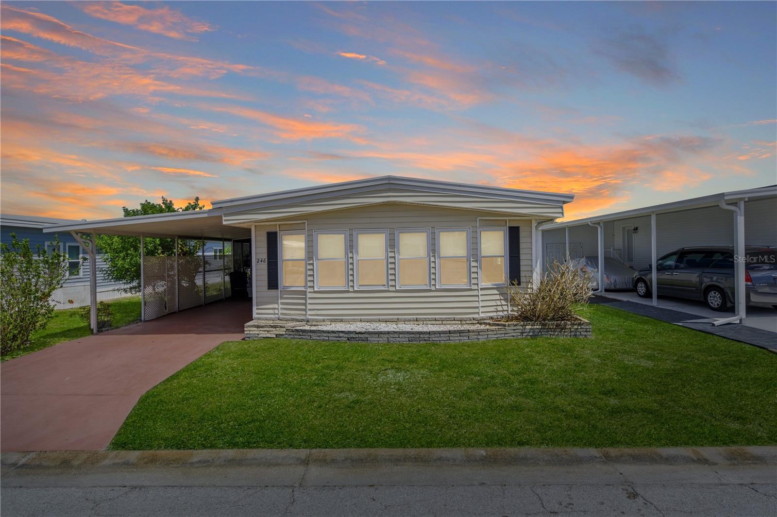 PALM LAKE ESTATES - Residential