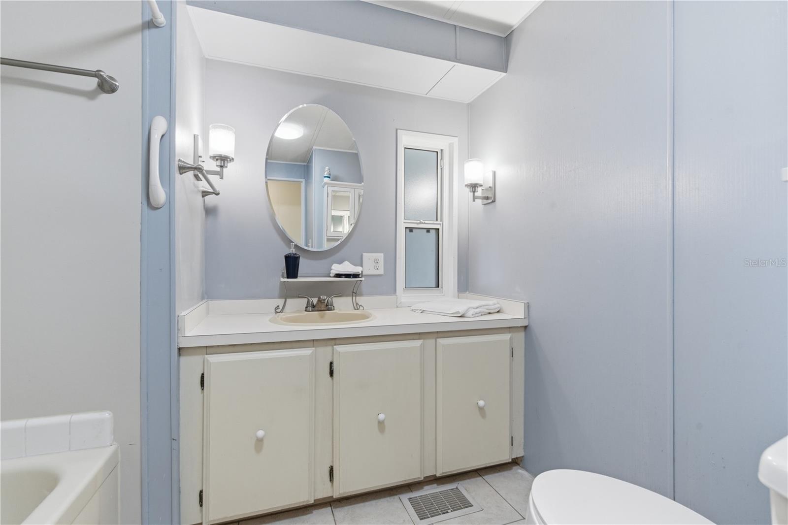 PALM LAKE ESTATES - Residential