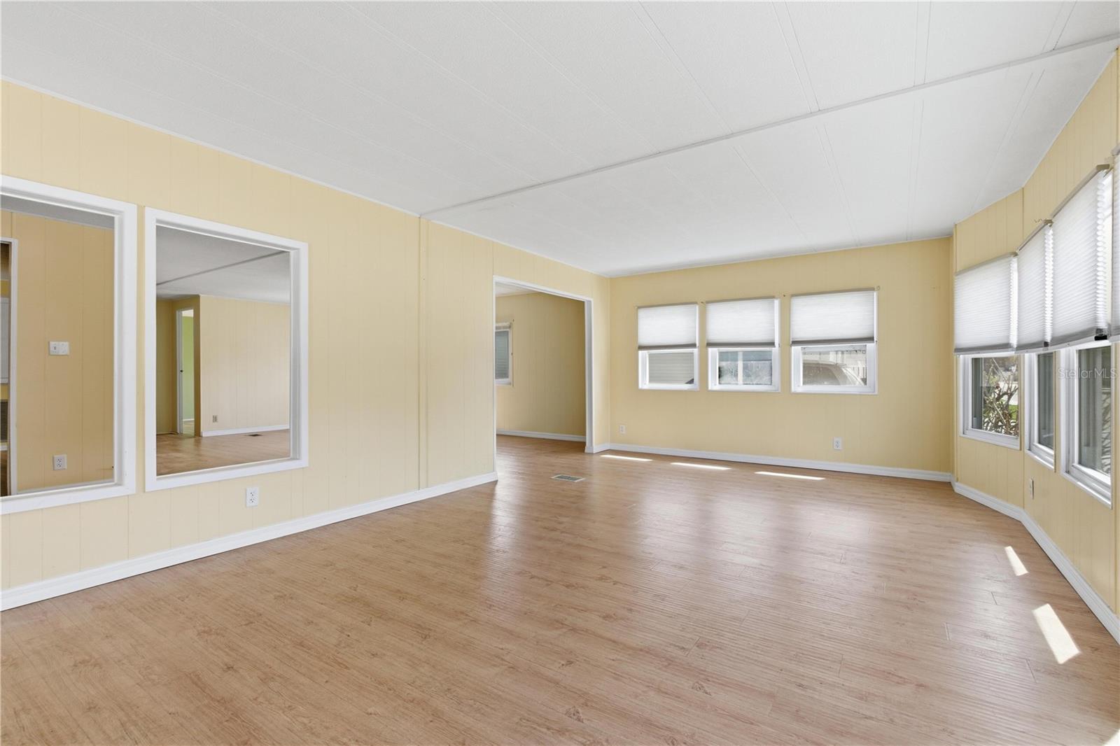 PALM LAKE ESTATES - Residential