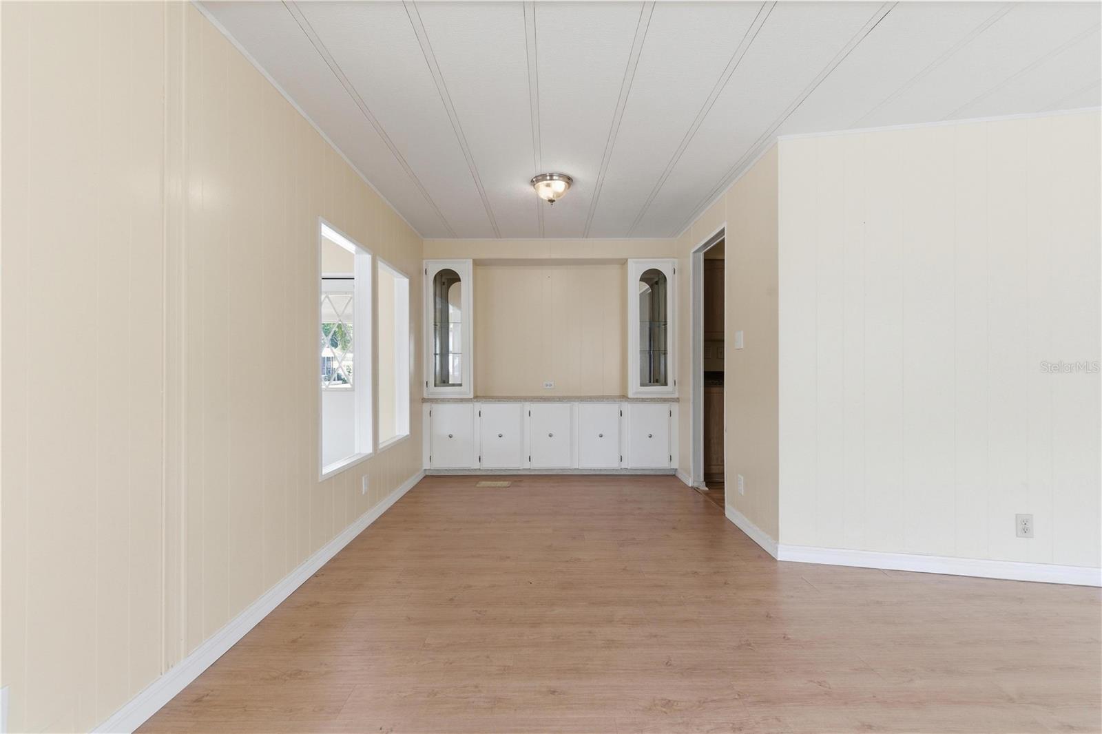 PALM LAKE ESTATES - Residential