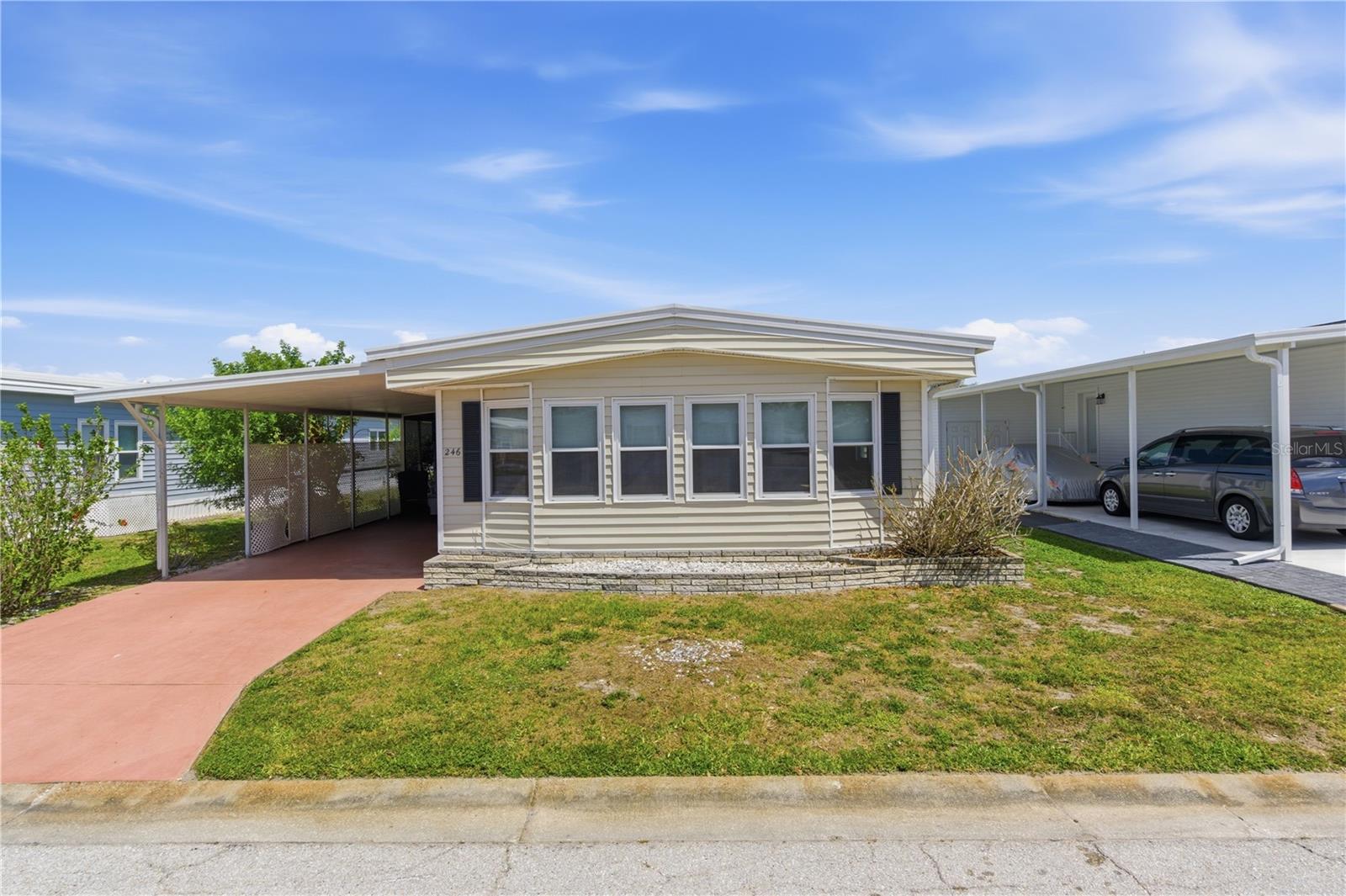 PALM LAKE ESTATES - Residential