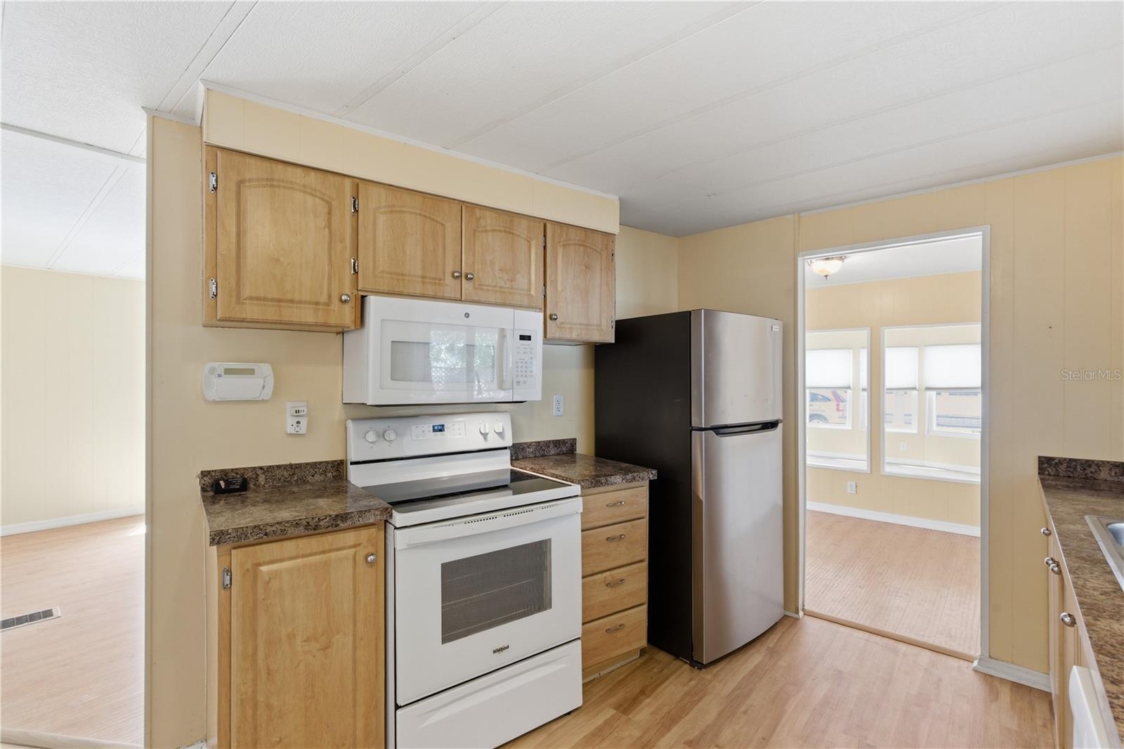 PALM LAKE ESTATES - Residential