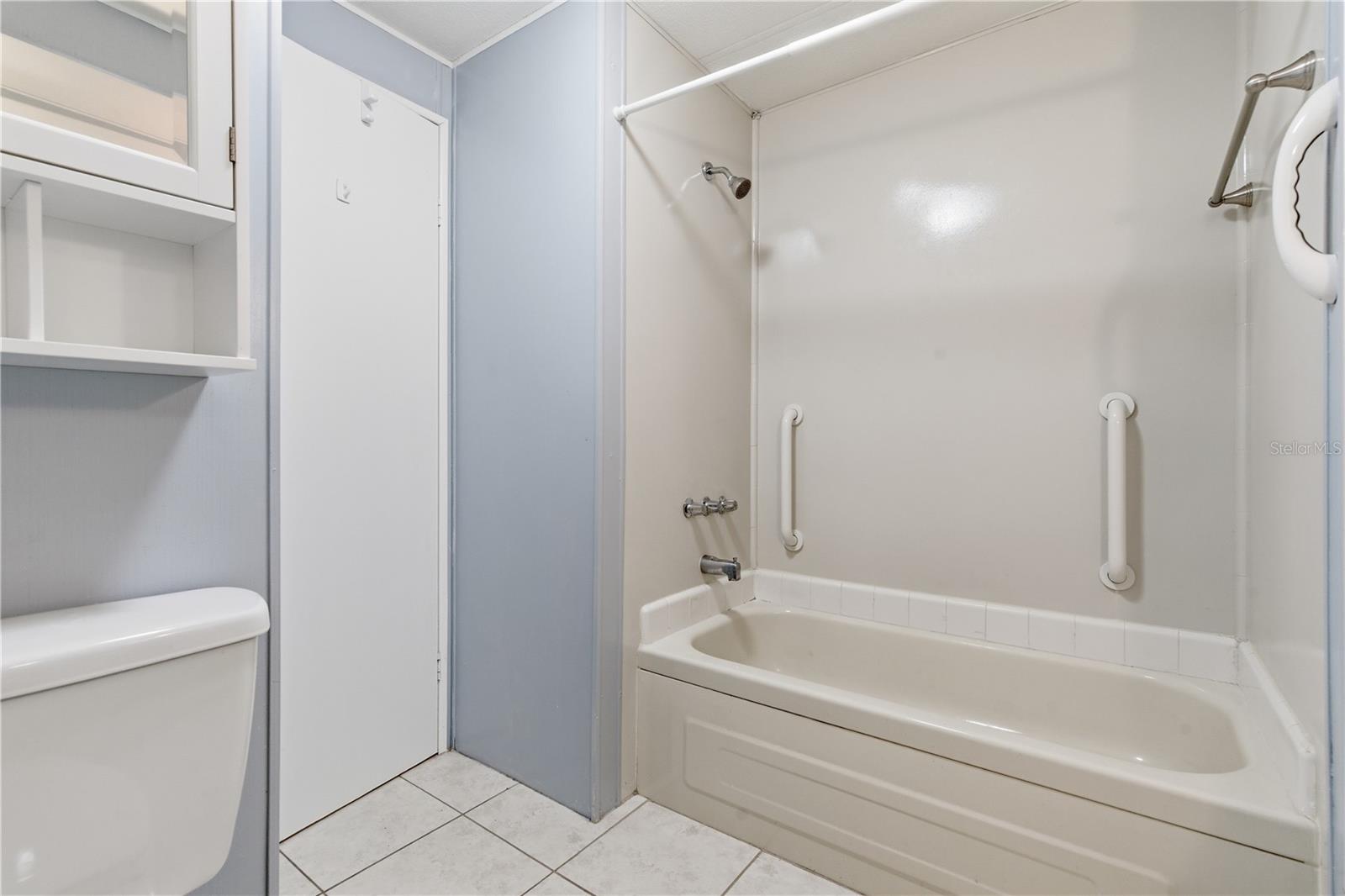 PALM LAKE ESTATES - Residential