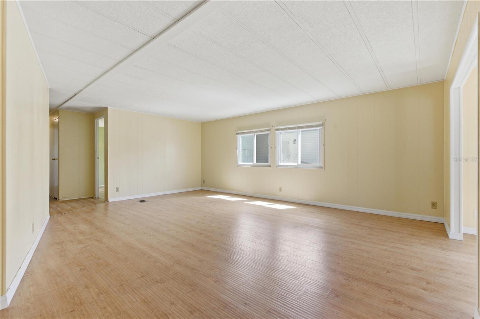 PALM LAKE ESTATES - Residential