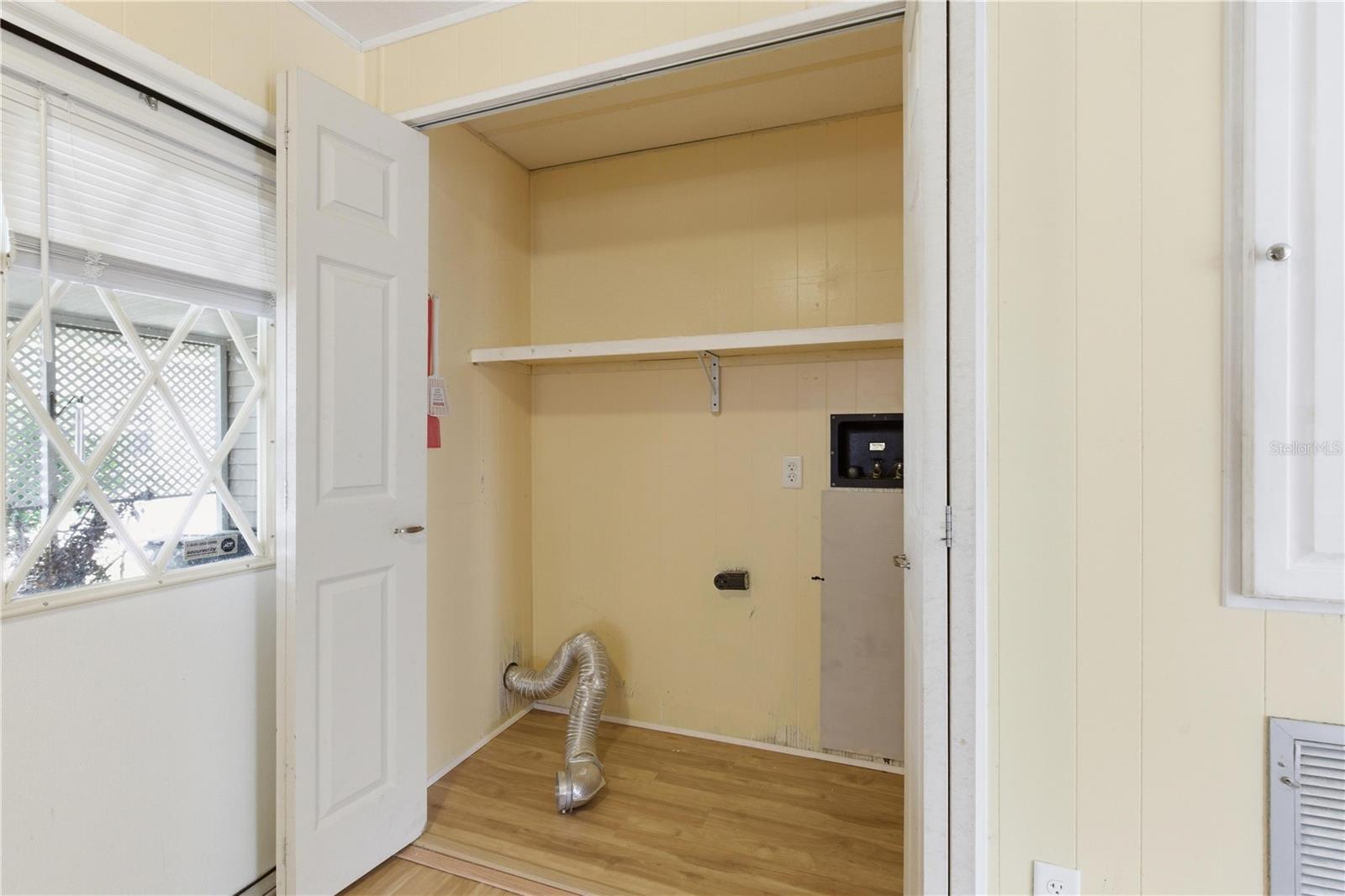 PALM LAKE ESTATES - Residential