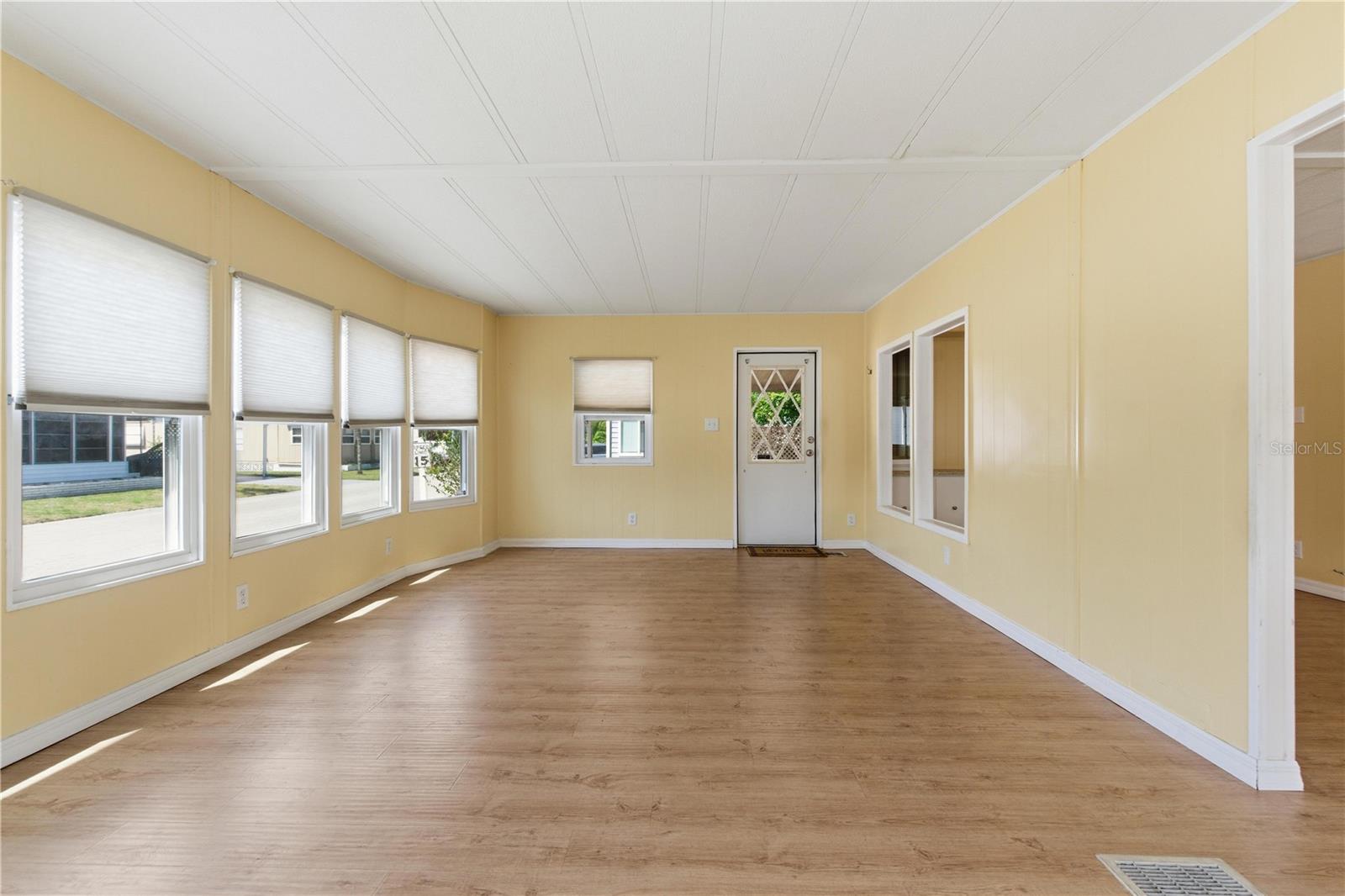 PALM LAKE ESTATES - Residential