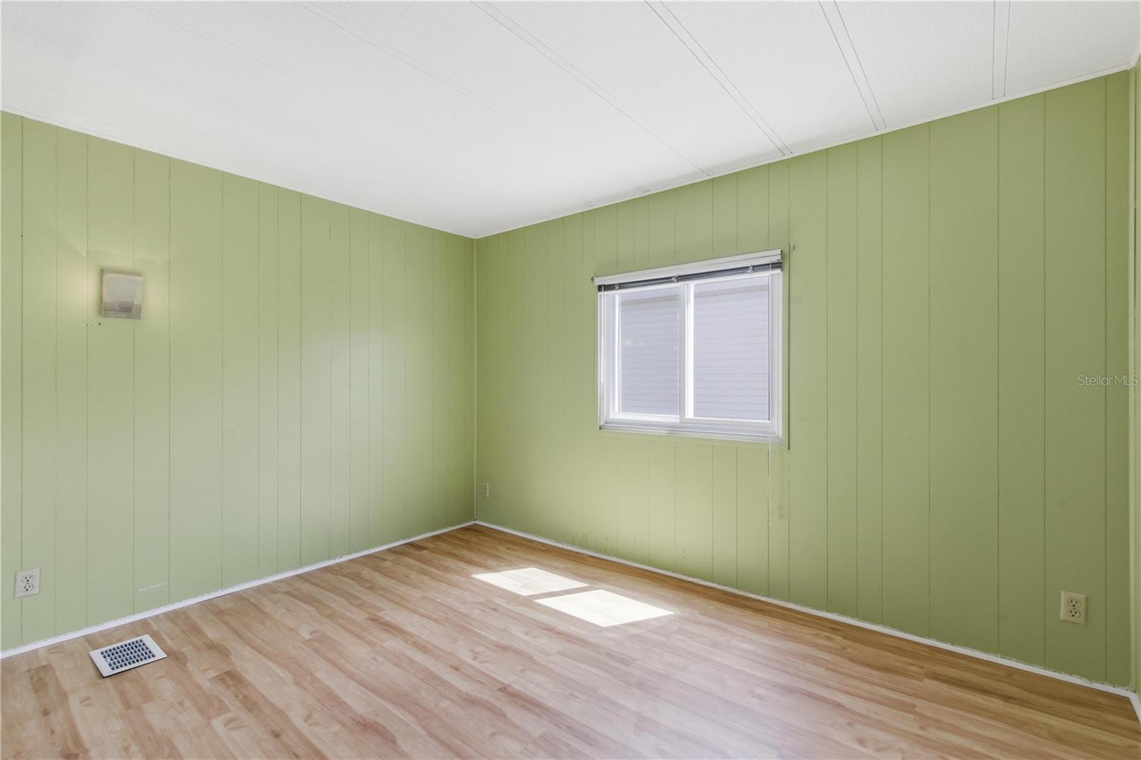 PALM LAKE ESTATES - Residential