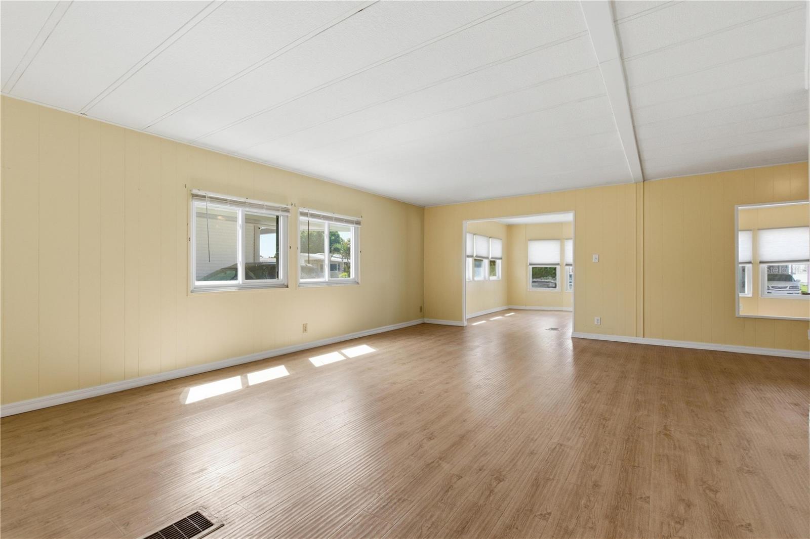 PALM LAKE ESTATES - Residential