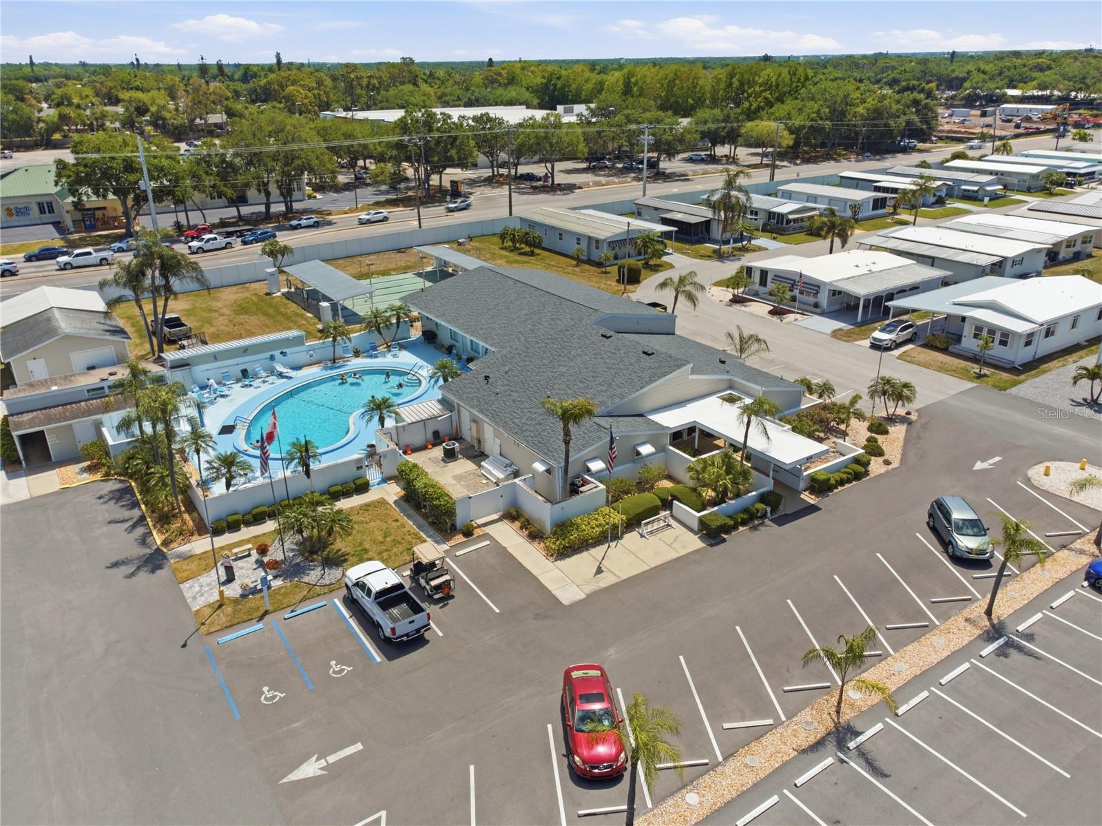 PALM LAKE ESTATES - Residential