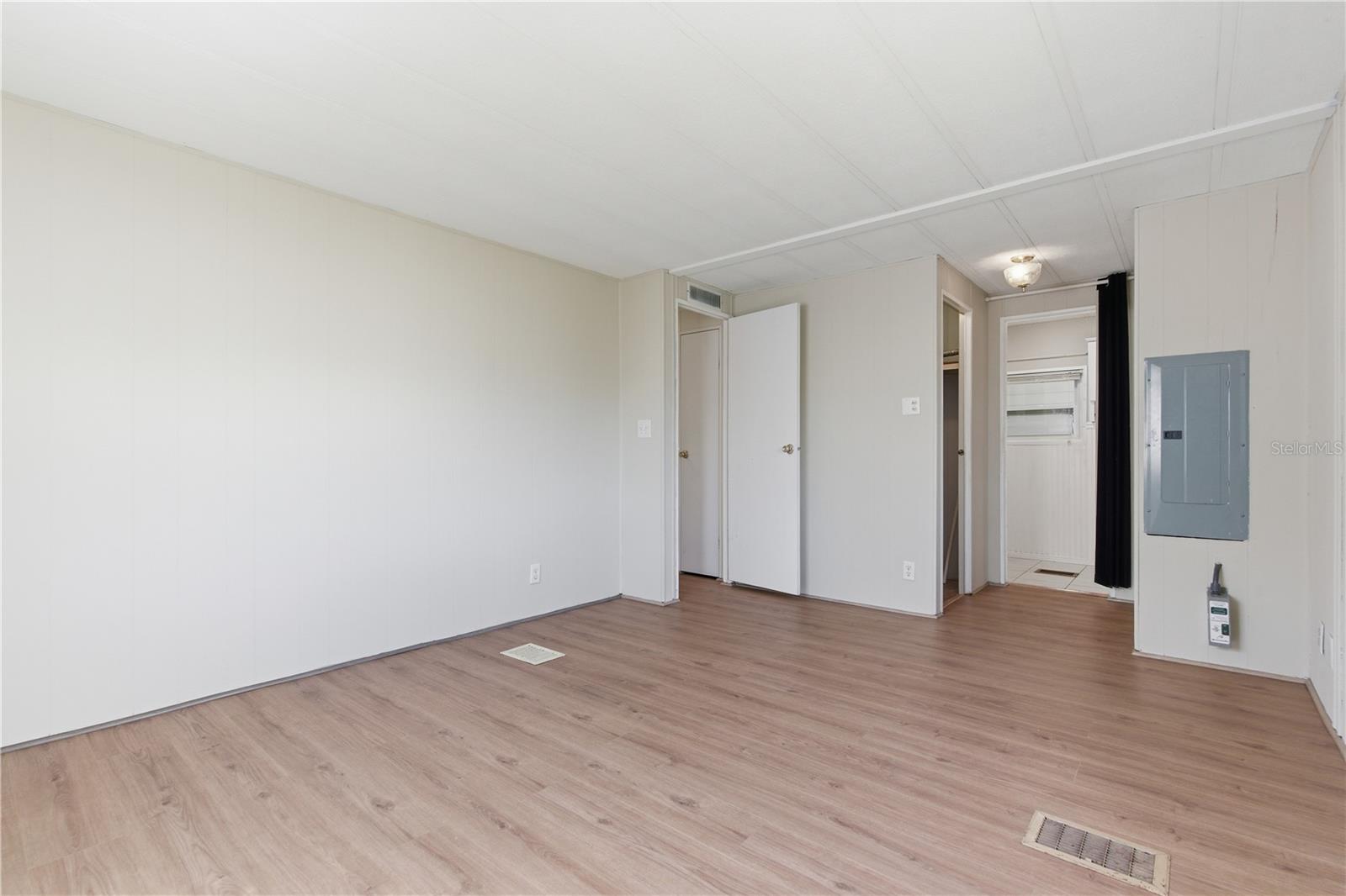 PALM LAKE ESTATES - Residential