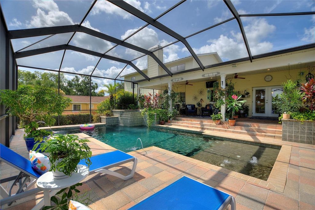 Photo of 11204 Lake Sassa Drive, Thonotosassa, FL 33592 (MLS # TB8405107)