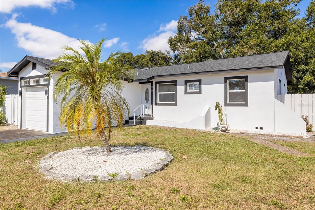 Photo of 3135 33rd Avenue N, St Petersburg, FL 33713 (MLS # V4945551)