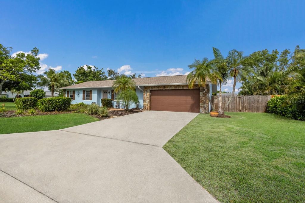Photo of 1004 68th Street NW, Bradenton, FL 34209 (MLS # A4656725)