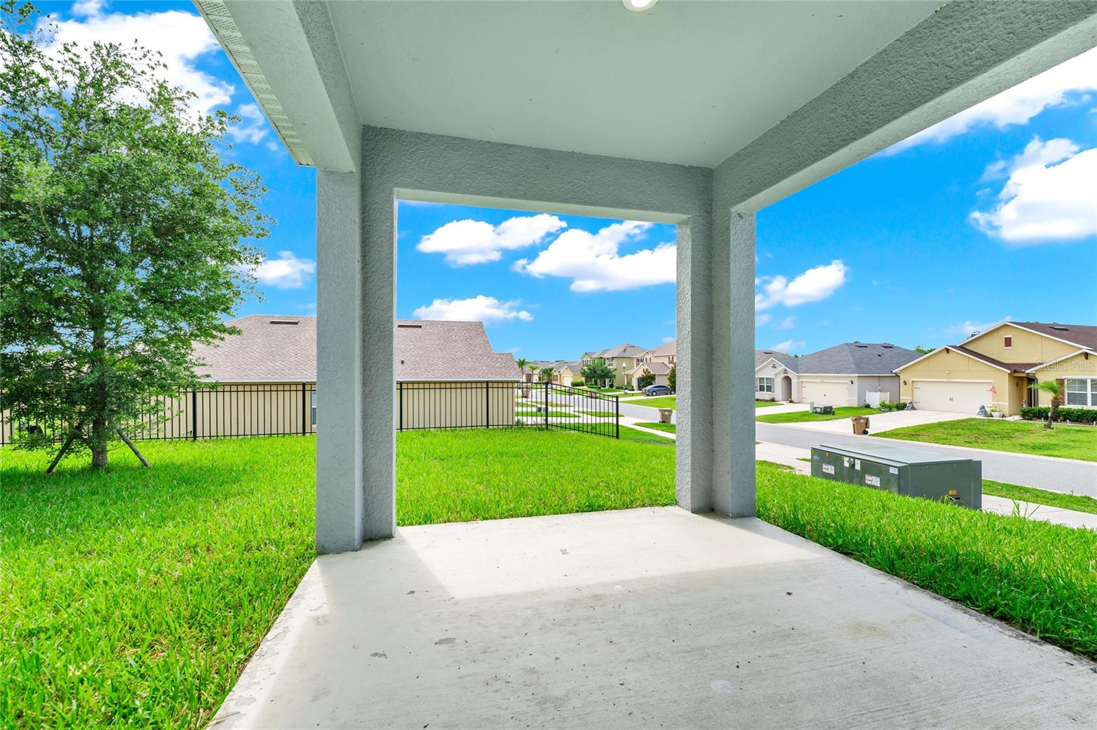 SAWGRASS BAY - Residential