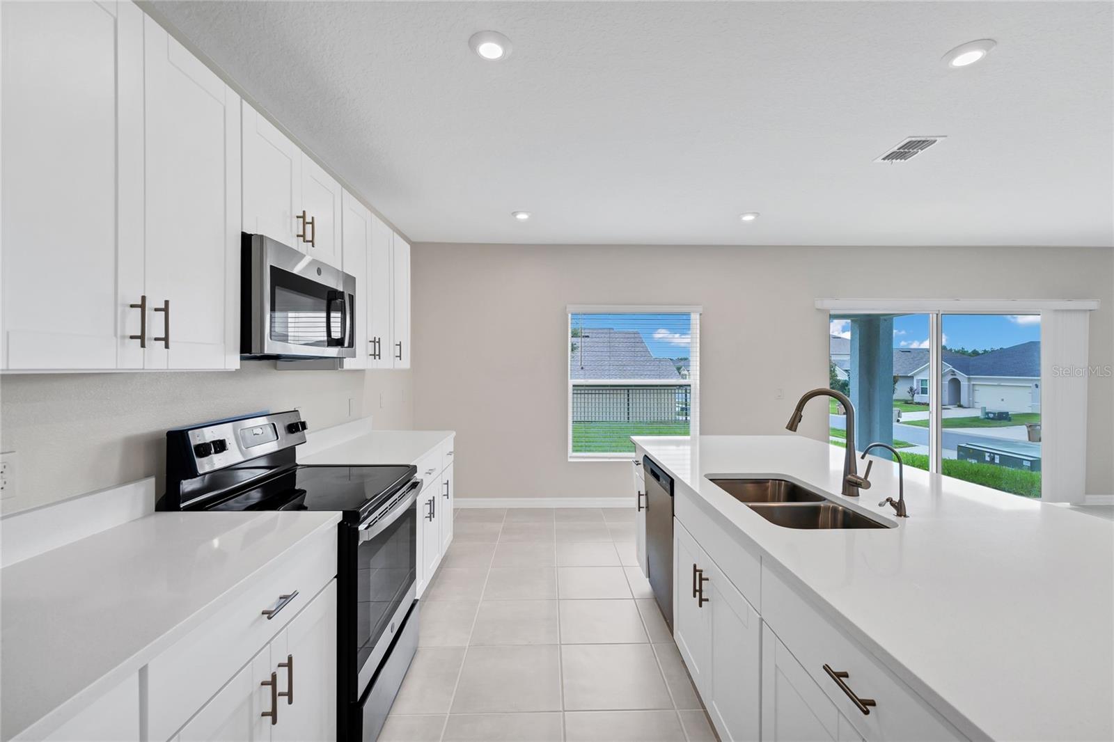 SAWGRASS BAY - Residential