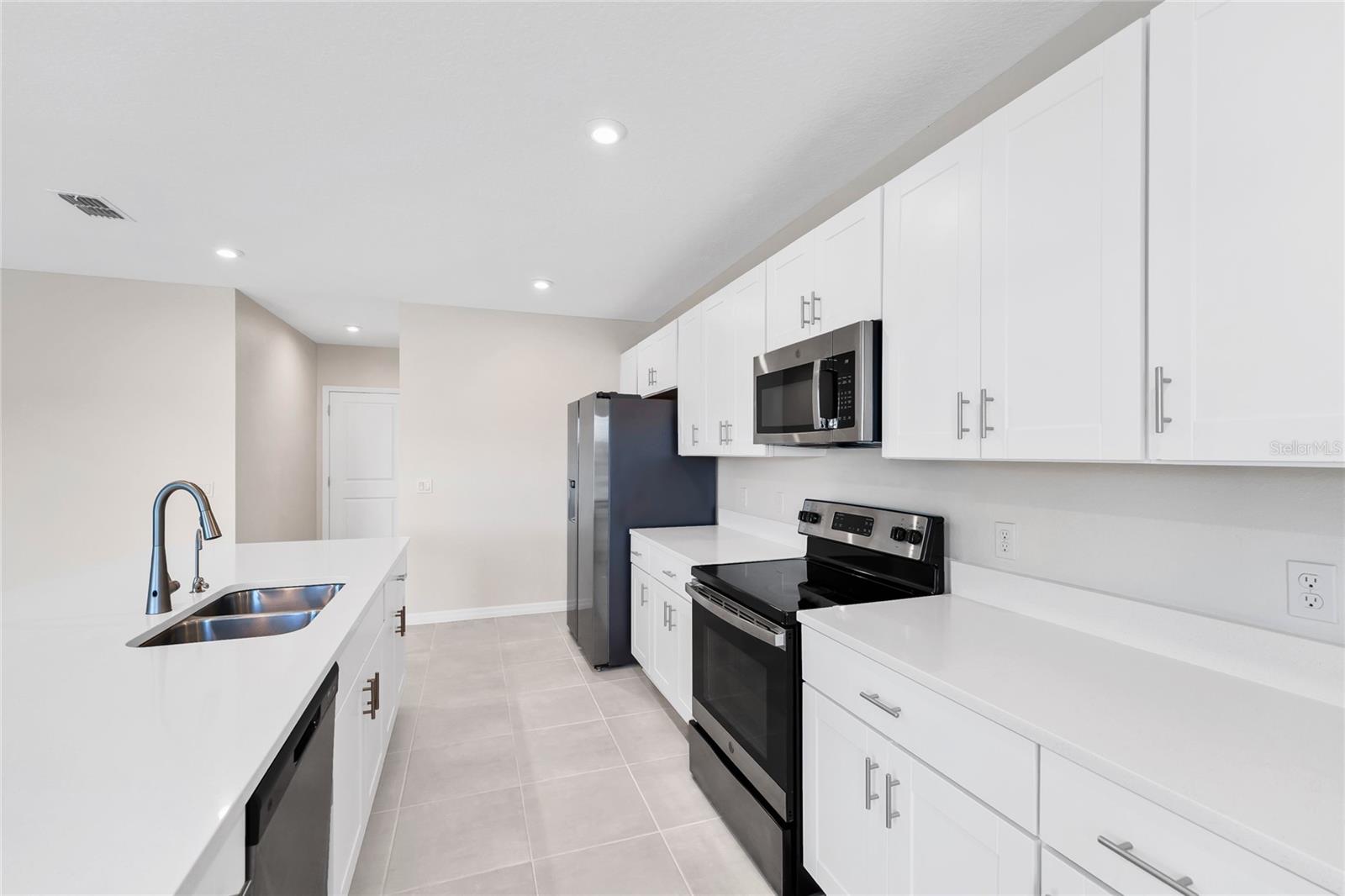 SAWGRASS BAY - Residential
