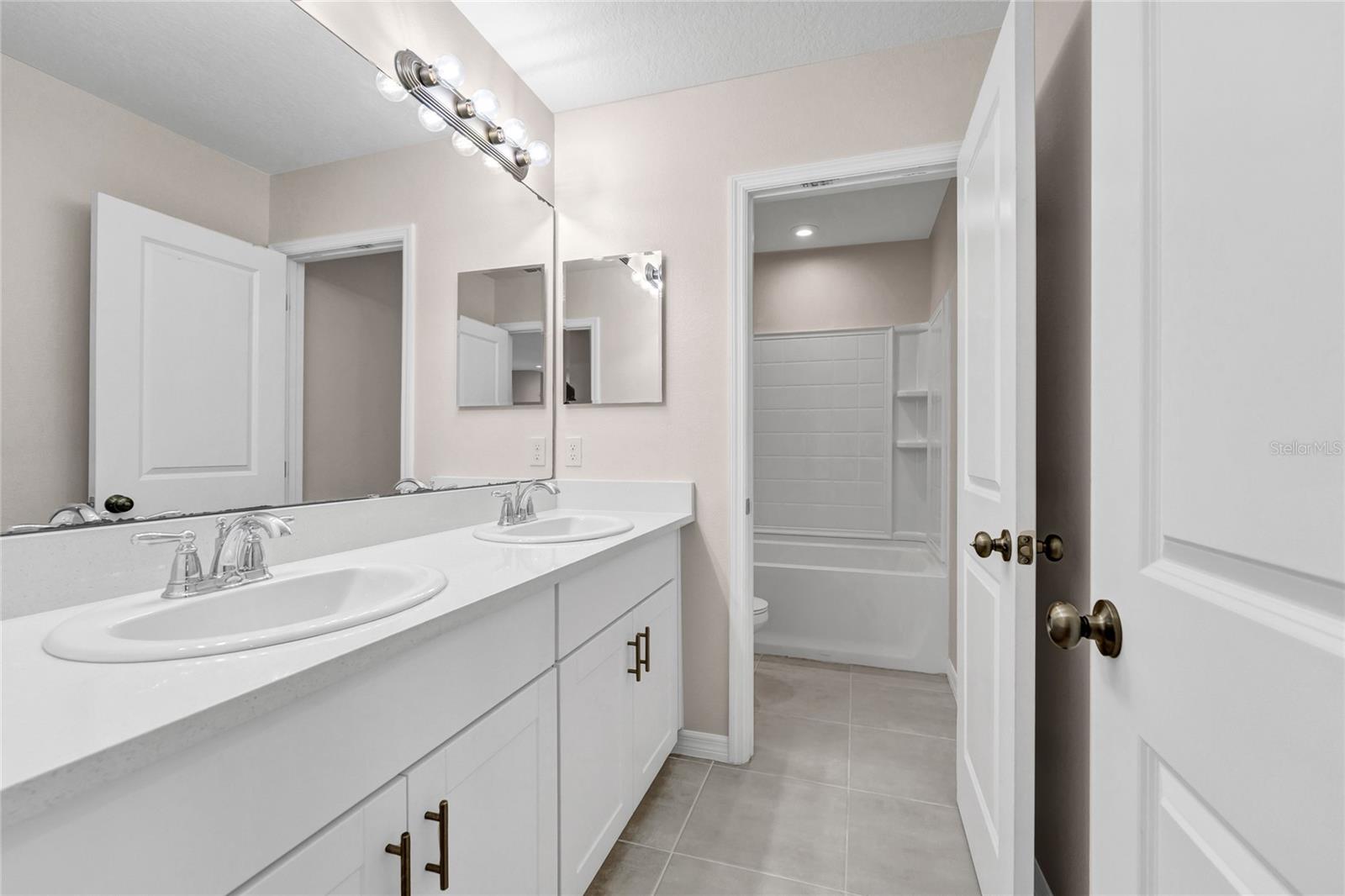 SAWGRASS BAY - Residential