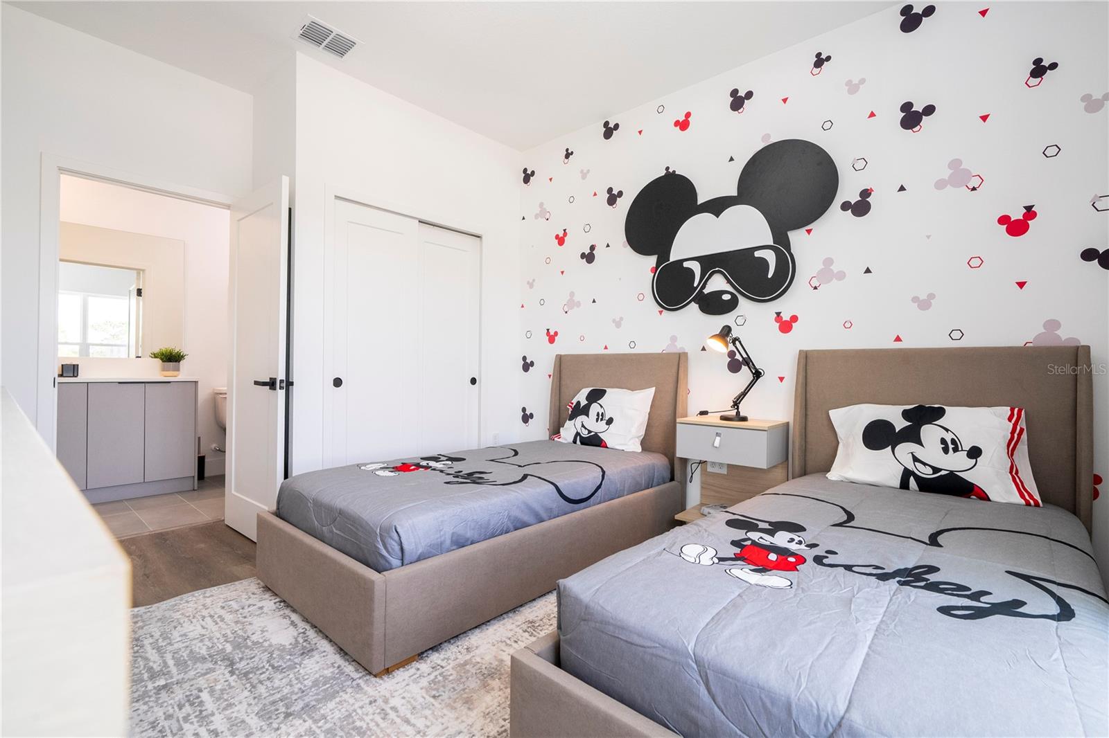 WESTSIDE CAY - Residential