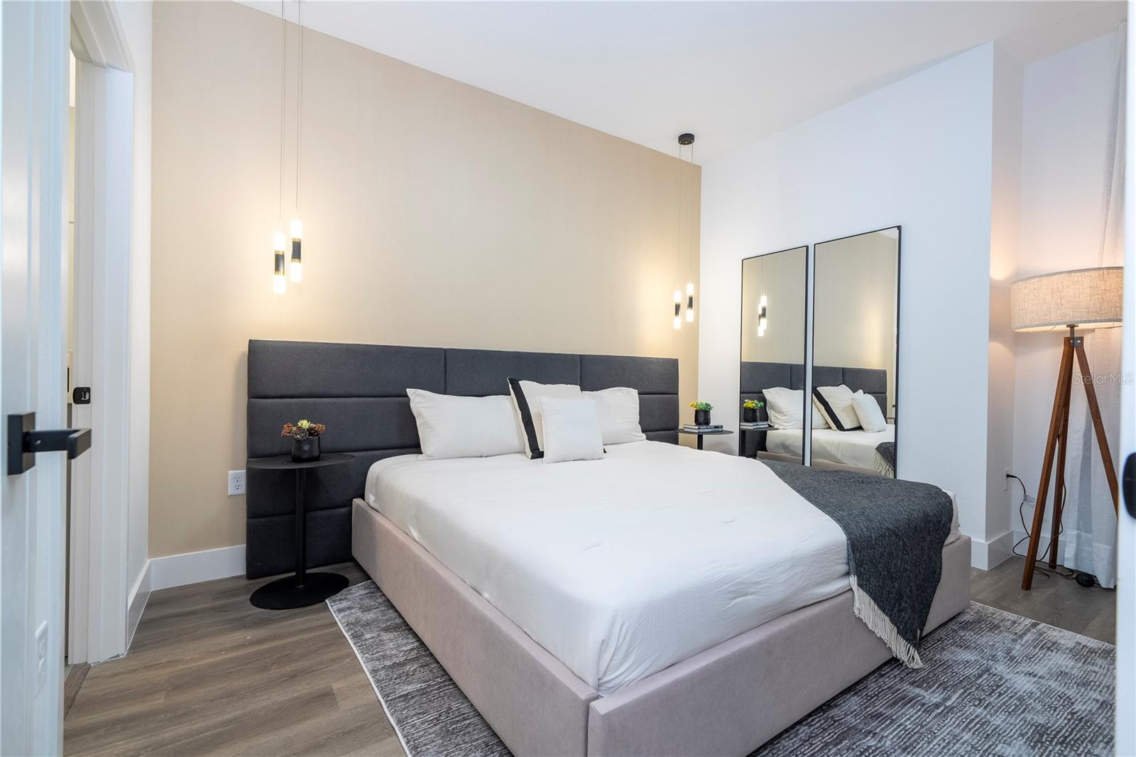 WESTSIDE CAY - Residential