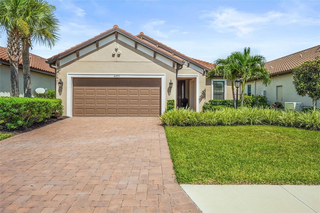 Photo of 6253 Mesa Glen, Bradenton, FL 34203 (MLS # A4661049)