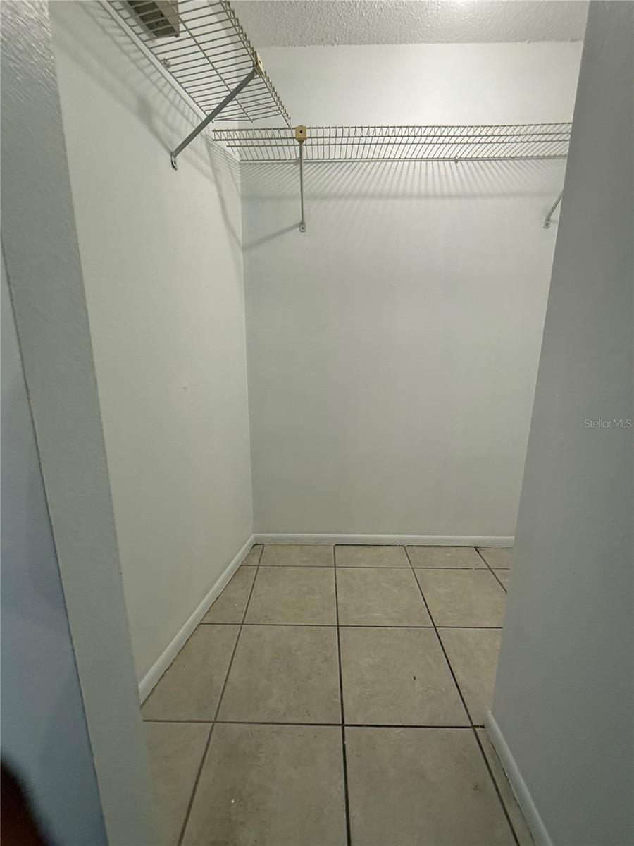 HOLIDAY HEIGHTS 2ND ADD - Residential Lease