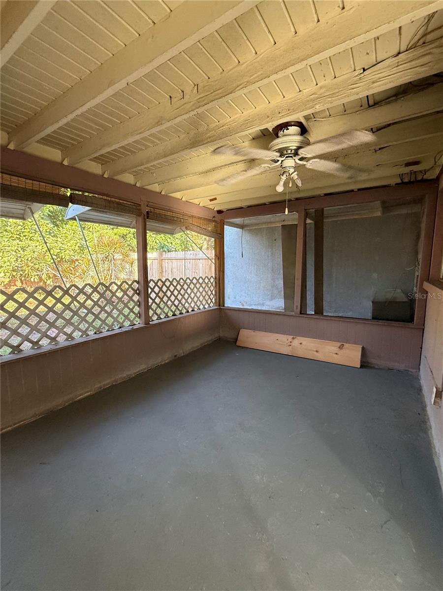 HOLIDAY HEIGHTS 2ND ADD - Residential Lease