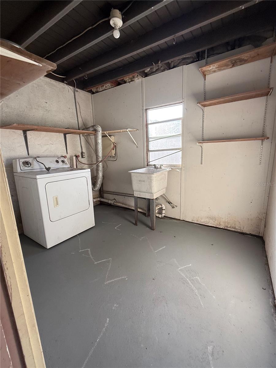 HOLIDAY HEIGHTS 2ND ADD - Residential Lease