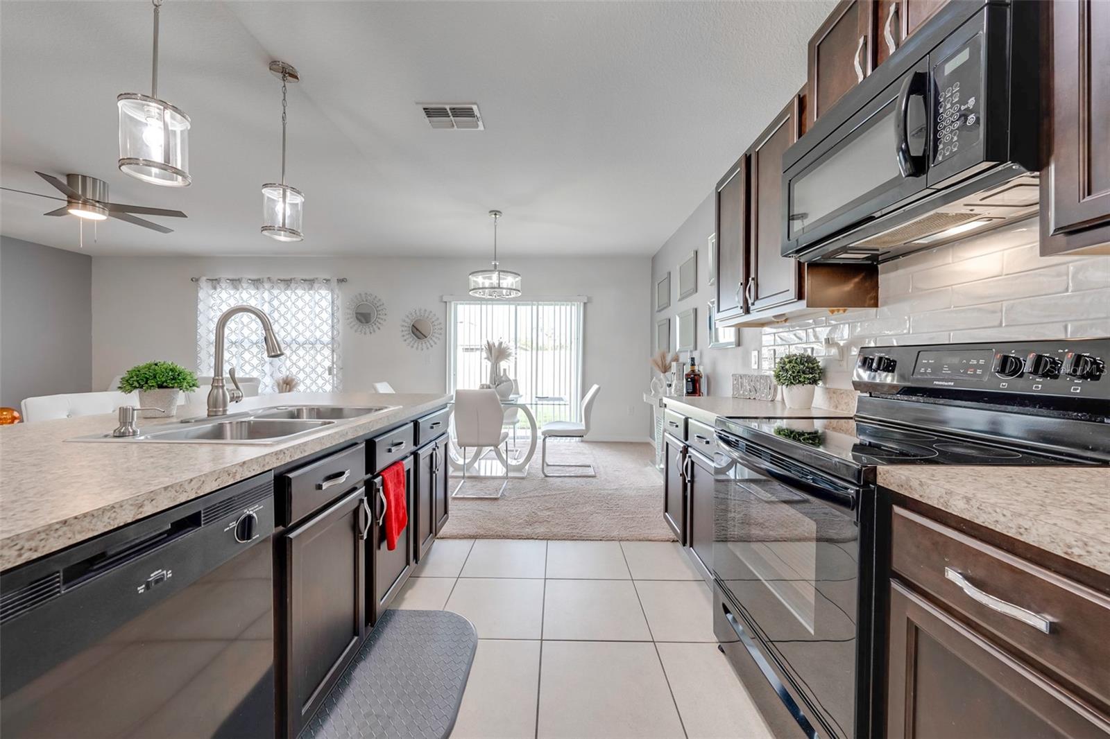 LAKESIDE LANDINGS PH 01 - Residential