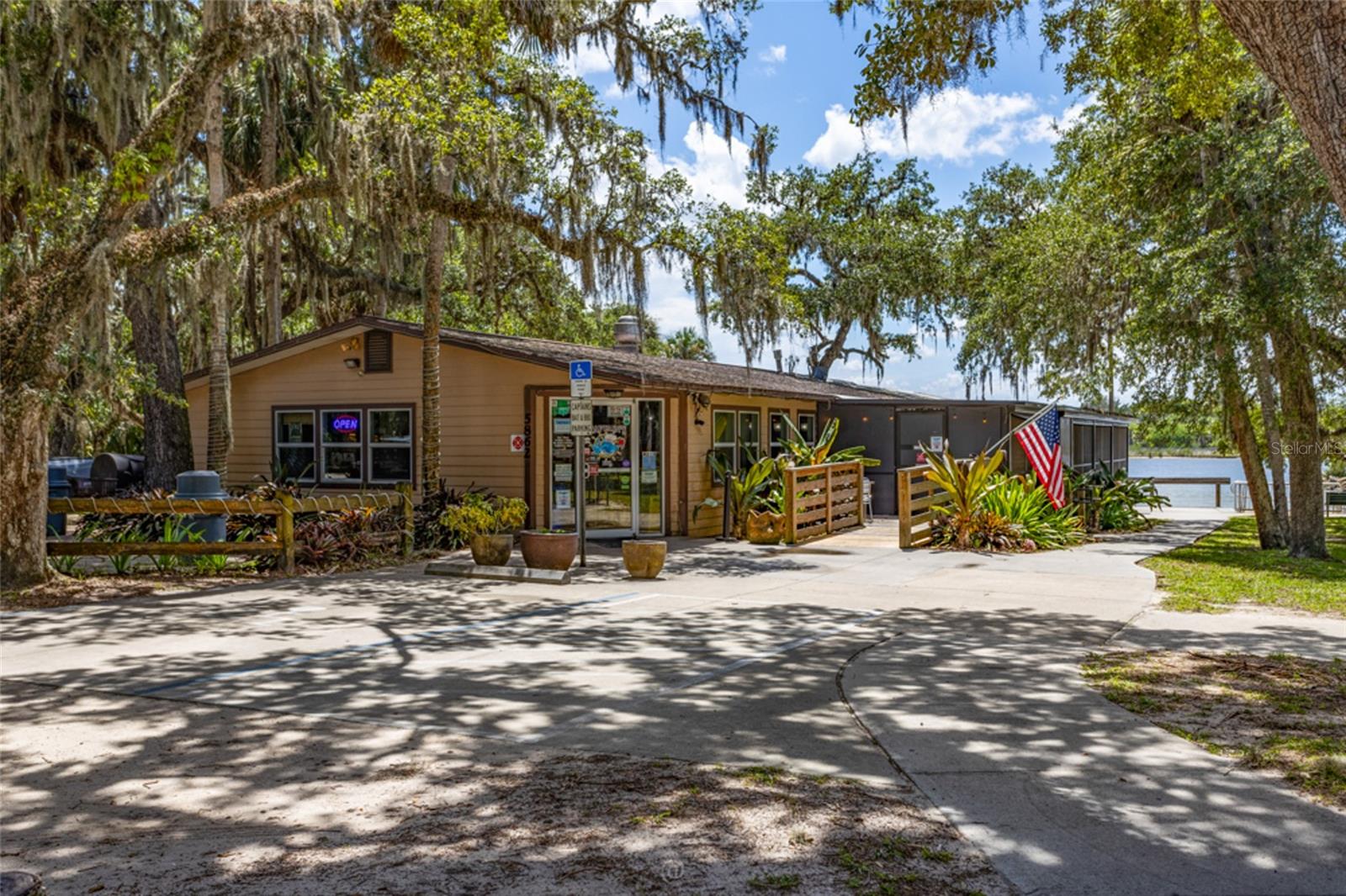 MARINELAND ACRES BLK 3 LT 3 - Residential