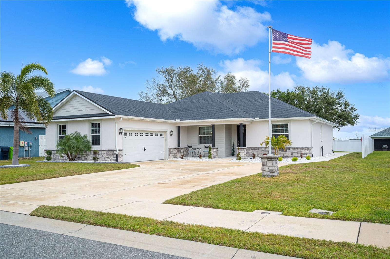 1427 MAGNOLIA LANE