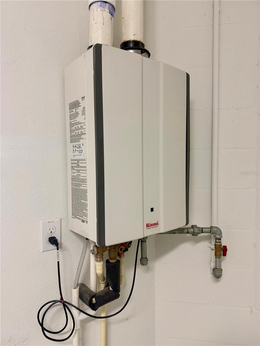 ESTANCIA SORTINO - Residential Lease