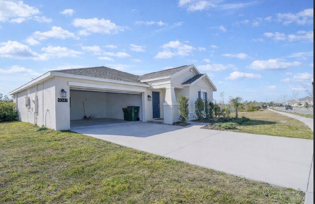 Photo of 9347 Revere Avenue, Leesburg, FL 34788 (MLS # S5142868)