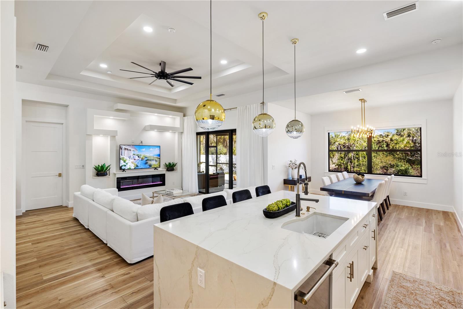 2470 ABBOTSFORD STREET