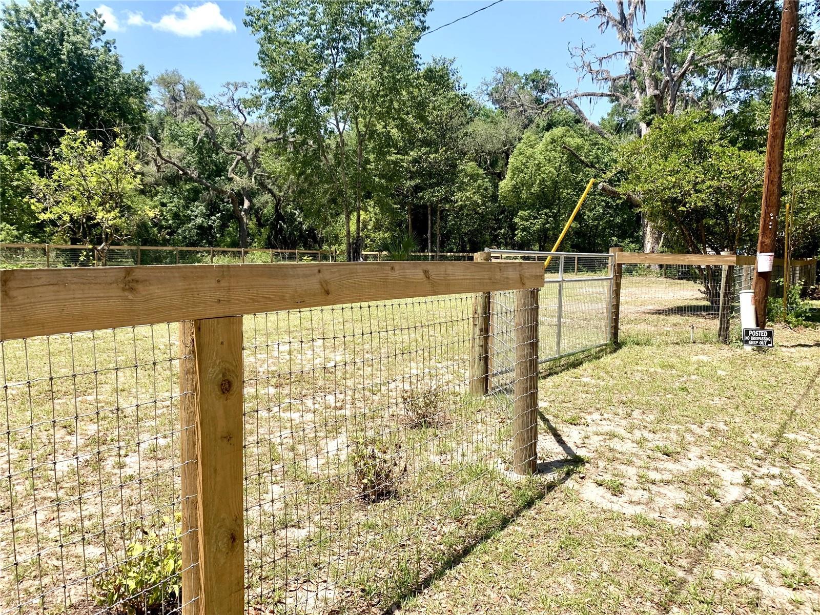 OCKLAWAHA RIVER ESTATE - Land