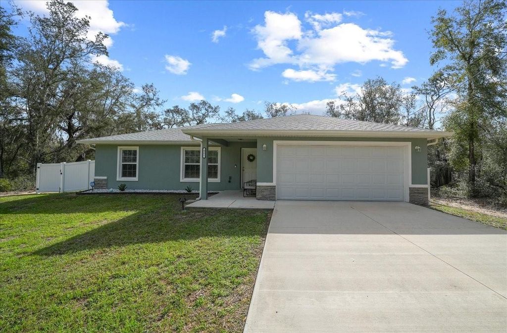 Photo of 41 Fisher Way Run, Ocklawaha, FL 32179 (MLS # OM720362)