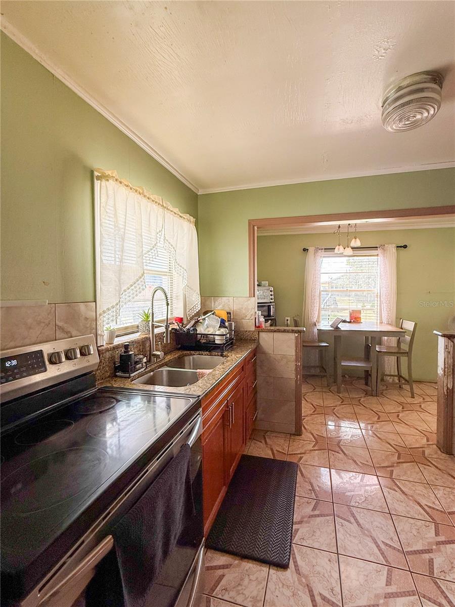 2403 GOLFVIEW STREET