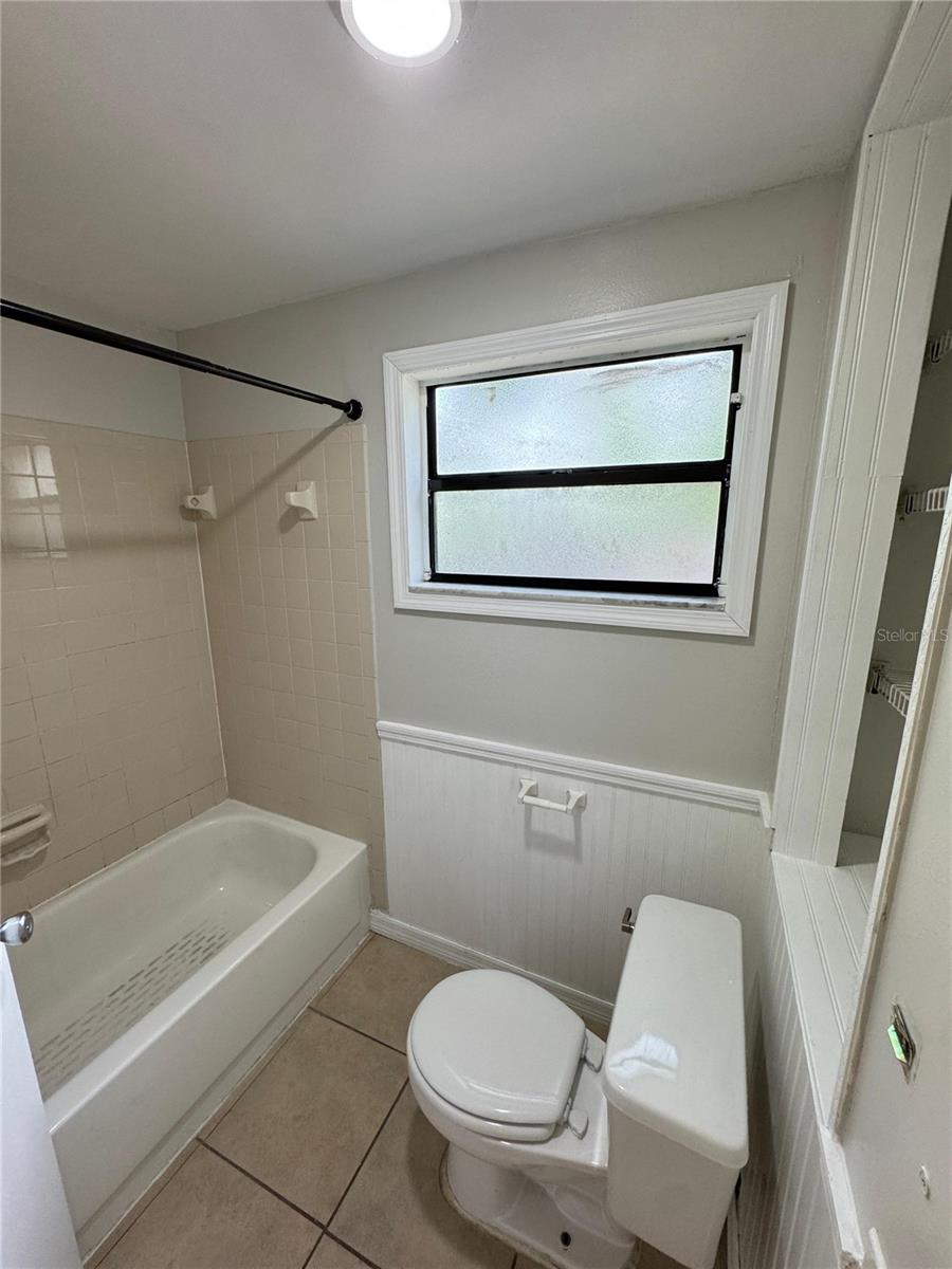 TIMBERLANE SUB UNIT 8C - Residential Lease