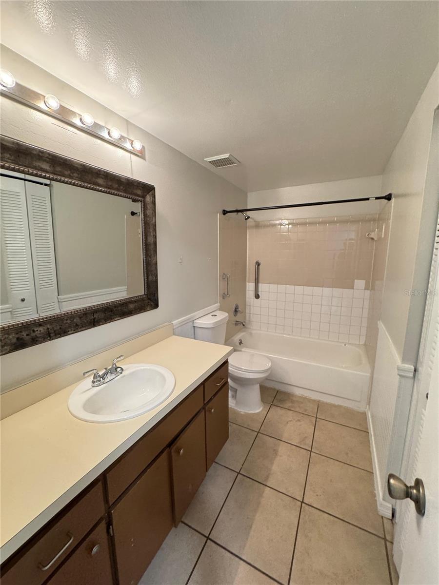 TIMBERLANE SUB UNIT 8C - Residential Lease