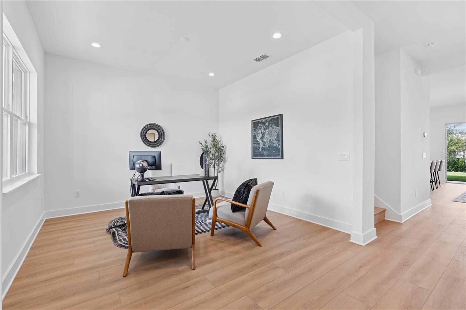 1012 GLORYLAND COURT
