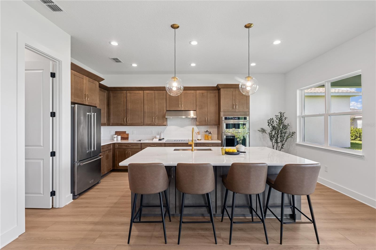 1012 GLORYLAND COURT