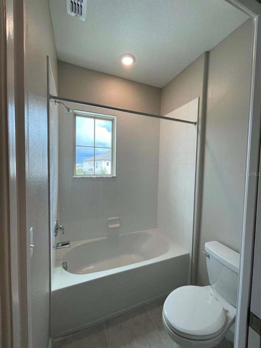 EPPERSON NORTH TOWNHOMES PHASE 4 - Residential Lease