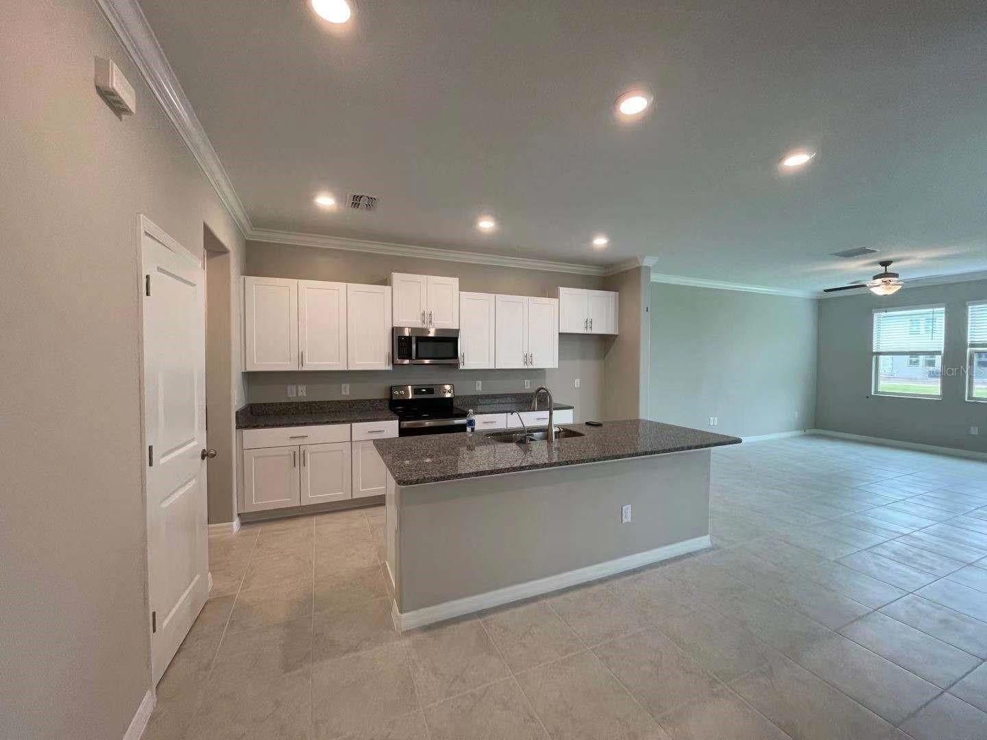 EPPERSON NORTH TOWNHOMES PHASE 4 - Residential Lease