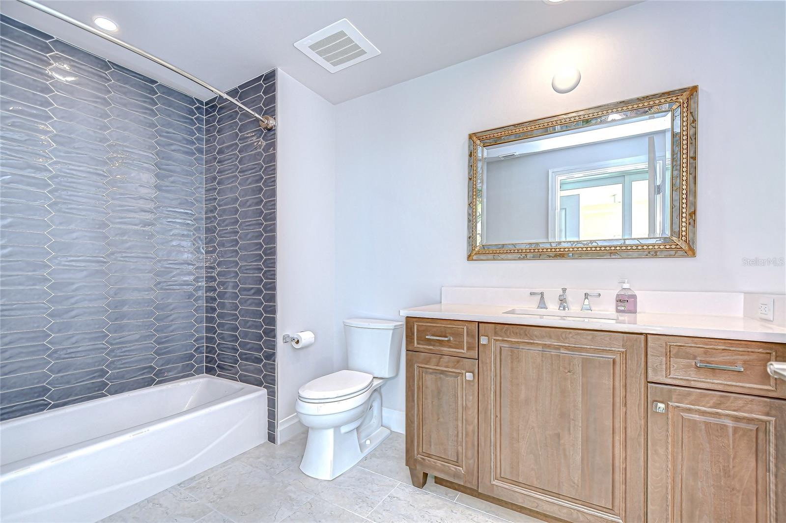 SUNSET POINTE AT COLLANY KEY II CONDO - Residential